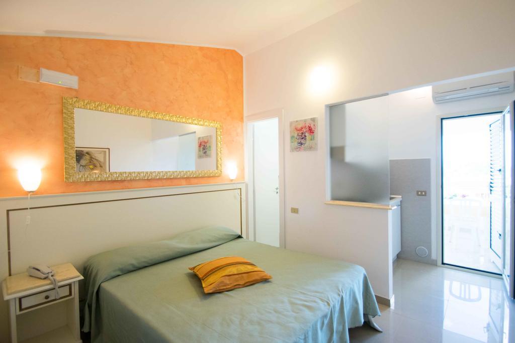 Hotel Resort Rocca Di Vadaro Capo Vaticano Chambre photo