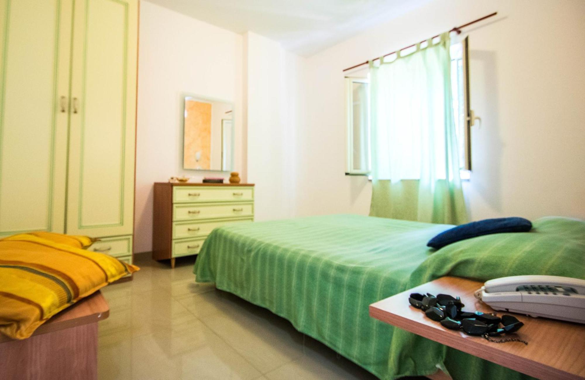 Hotel Resort Rocca Di Vadaro Capo Vaticano Chambre photo