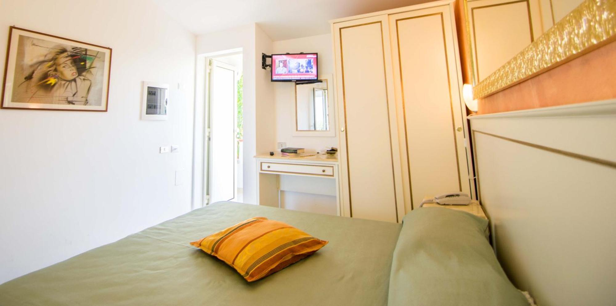 Hotel Resort Rocca Di Vadaro Capo Vaticano Chambre photo