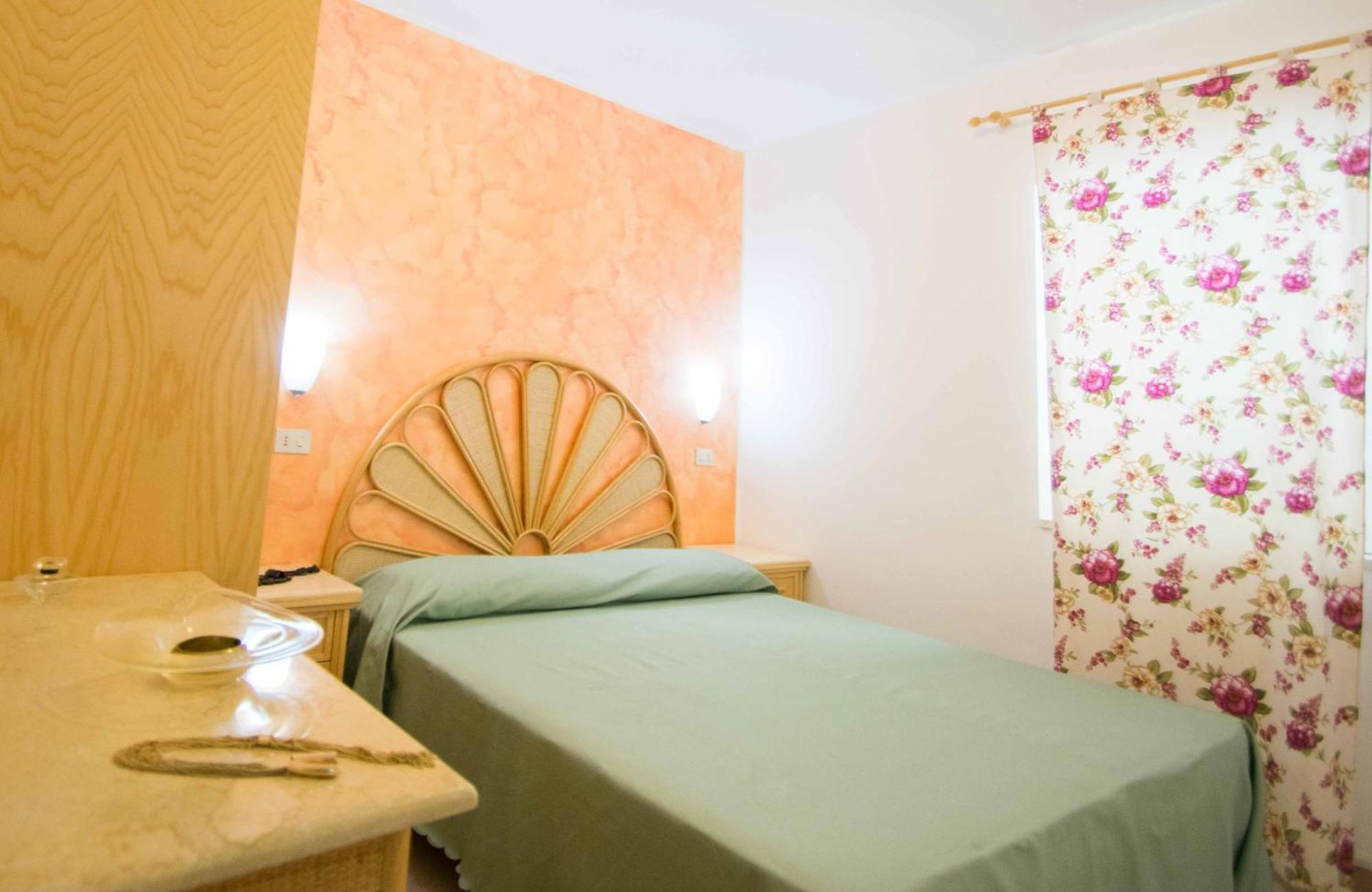 Hotel Resort Rocca Di Vadaro Capo Vaticano Chambre photo
